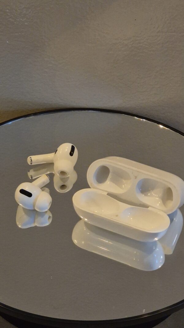 FOR SALE: Original Airpods Pro Gen 1 (2nd Hand)